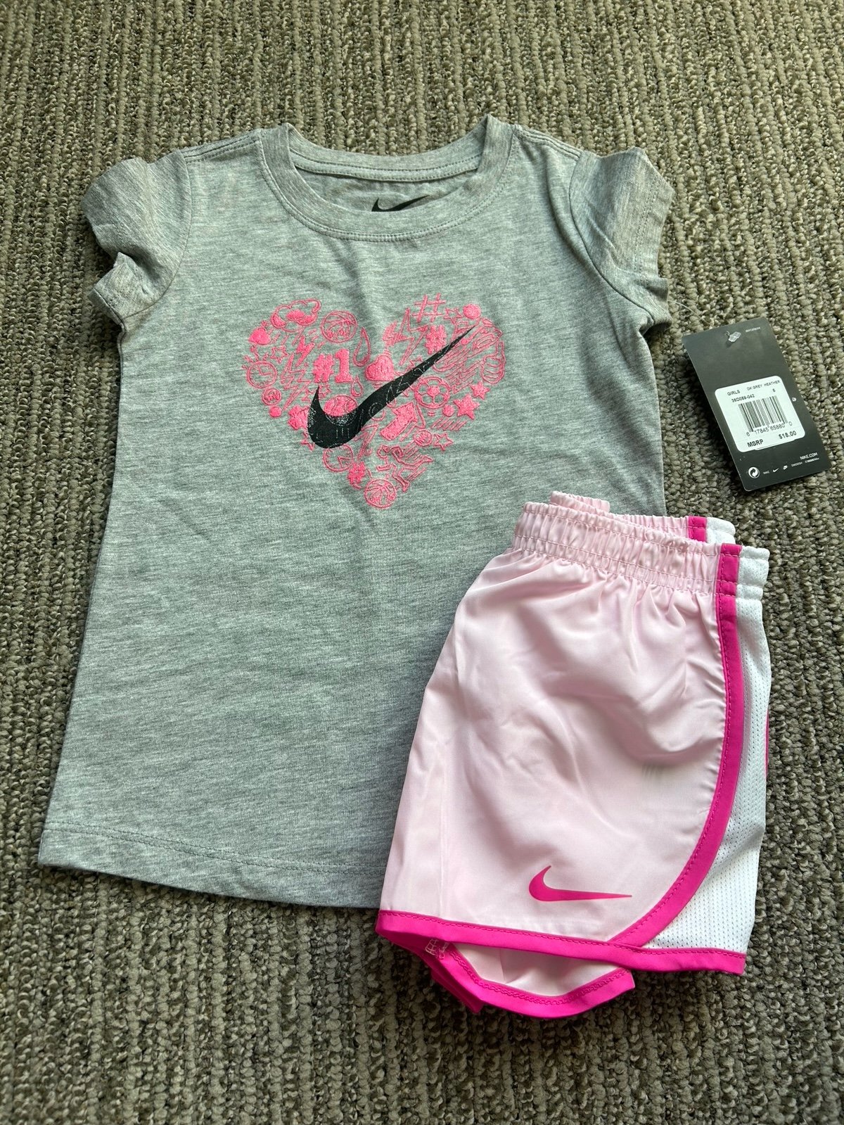 NWT Nike Girls Set size 5