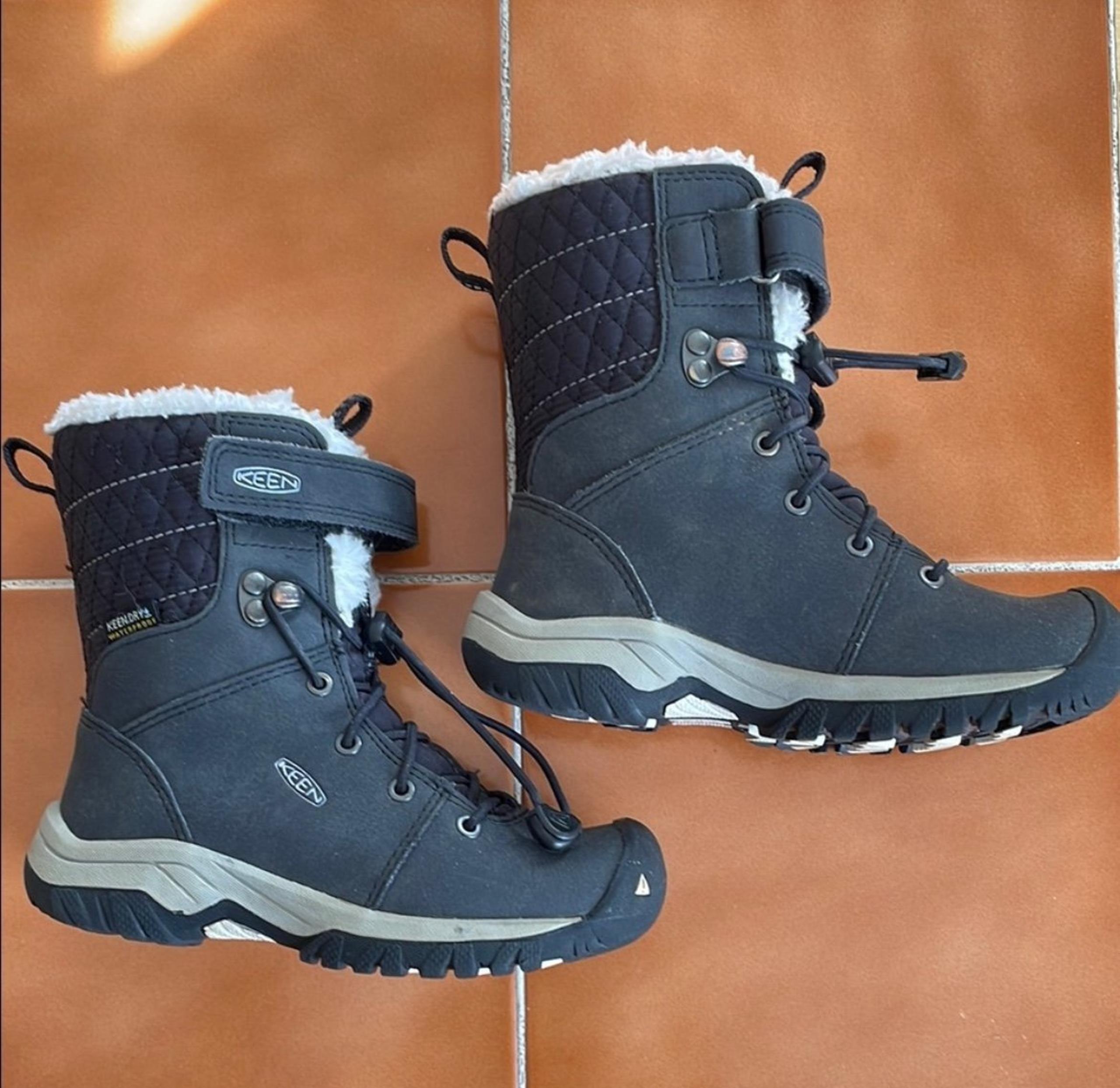 Keen Black Toddler Boots size 9.5 (but run small IMO)