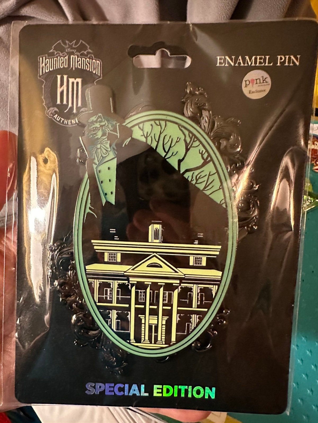 Disney PALM HM glow in the dark jumbo 5inch pin