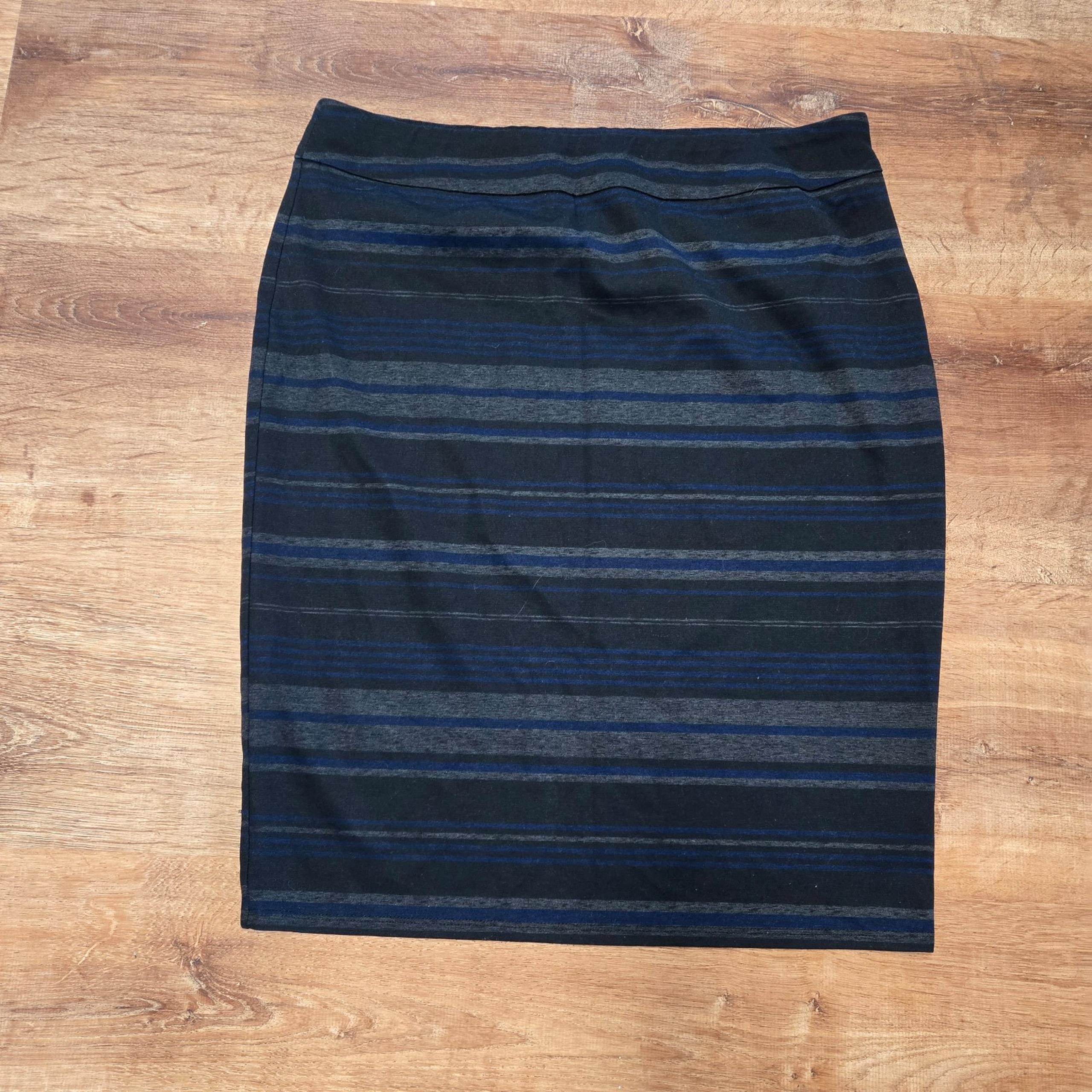 Large soho apparel blue and black pencil skirt