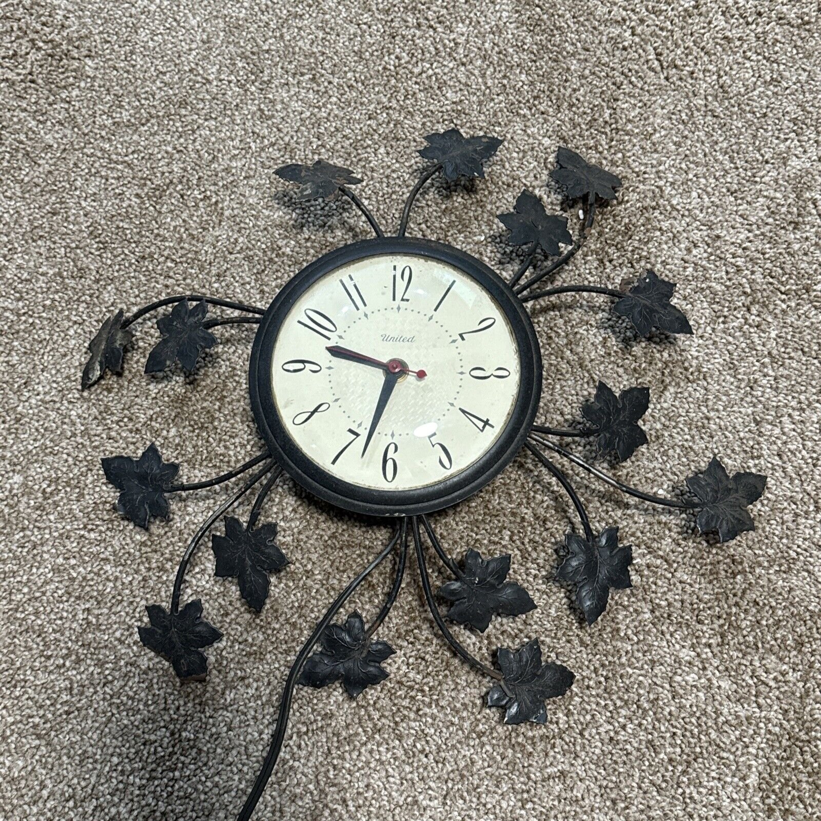 Vintage Starburst United Wall Clock Black Maple Leaf Electric MCM Model 77