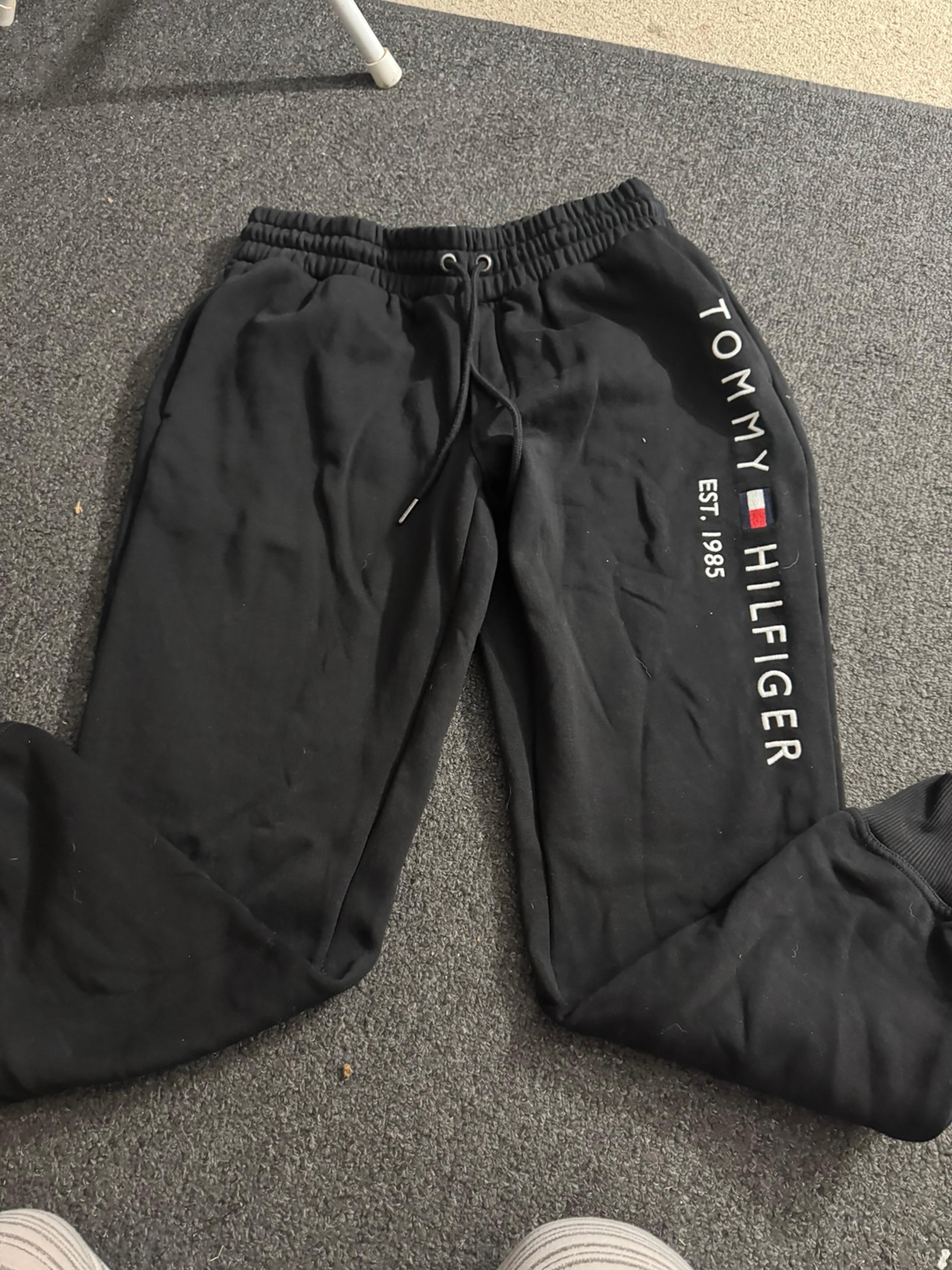 Tommy Hilfiger Sweat Pants
Jogger fit men’s medium