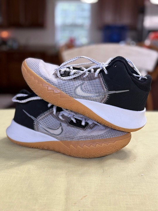 NIKE KYRIE FLYTRAP 4 SIZE 5.5