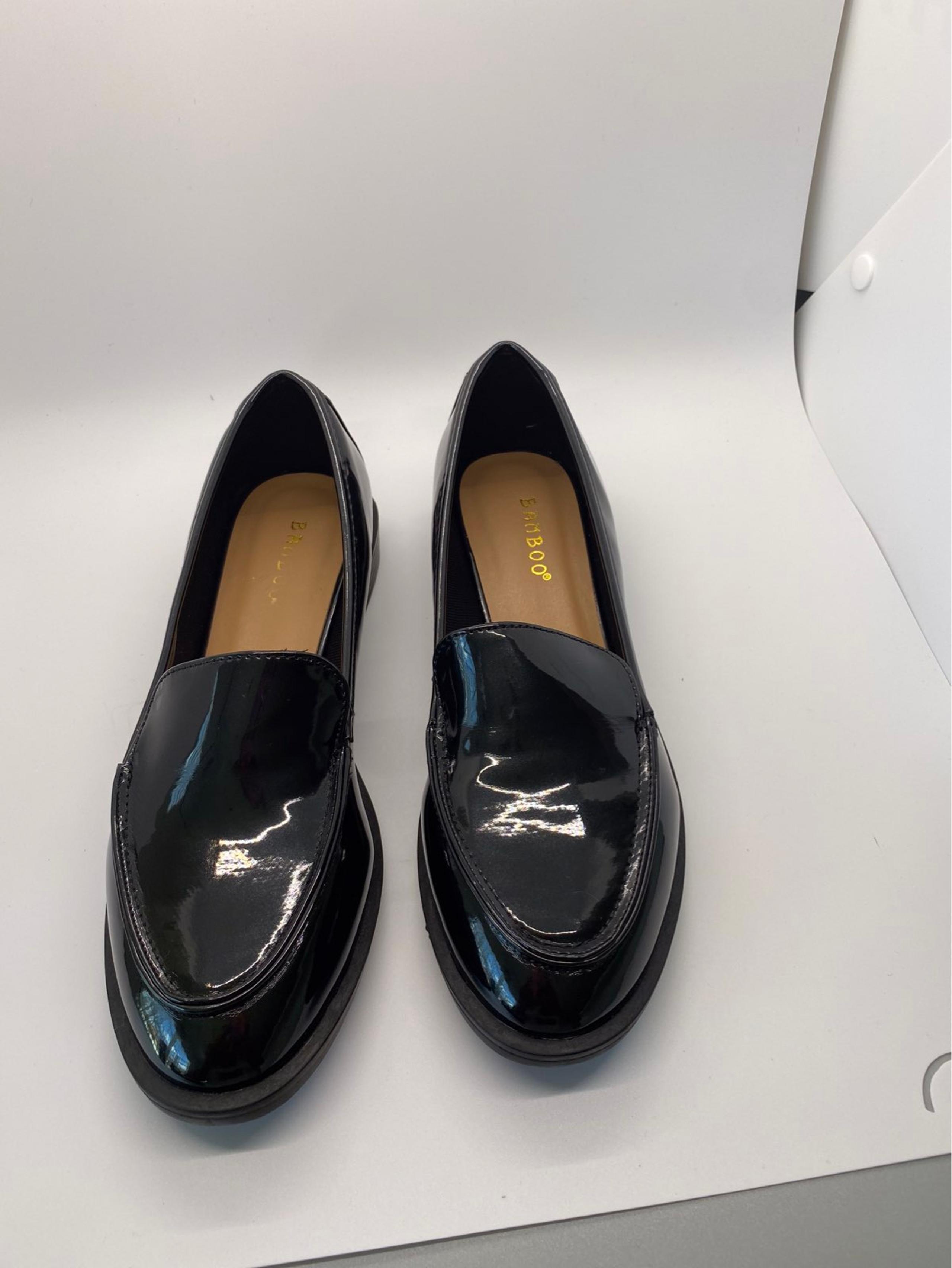 WOMENS BLACK LOAFERS SIZE 7.5