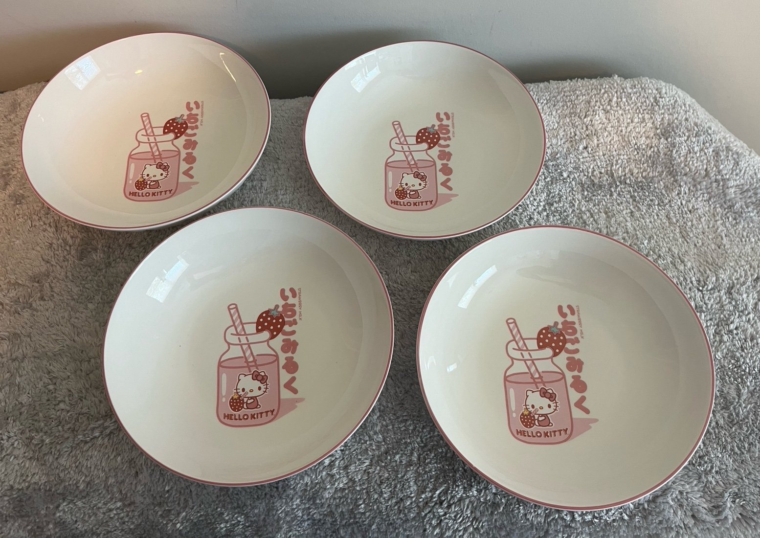 NWT Hello Kitty Set of Four Milk Bottle Ceramic Dinner Bowls