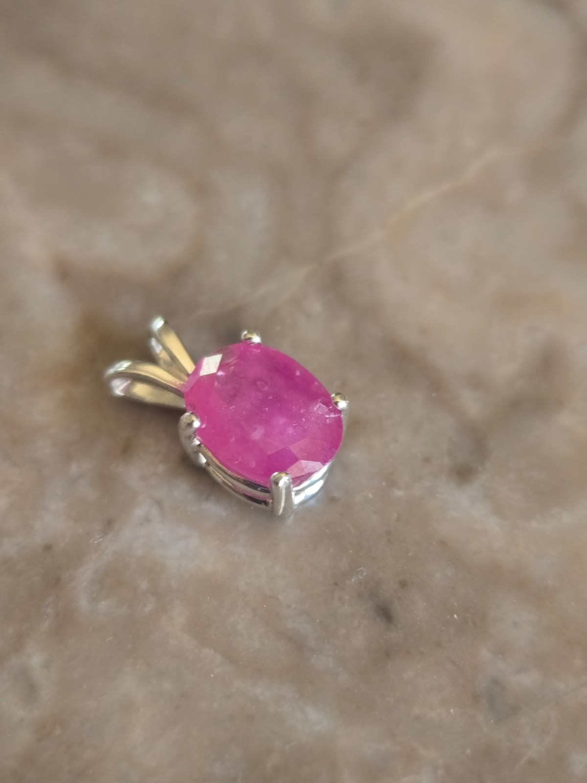 Pink sapphire pendant