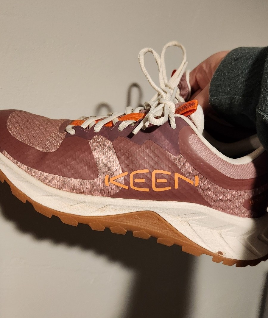 Womens Keen tennis shoes-size 9