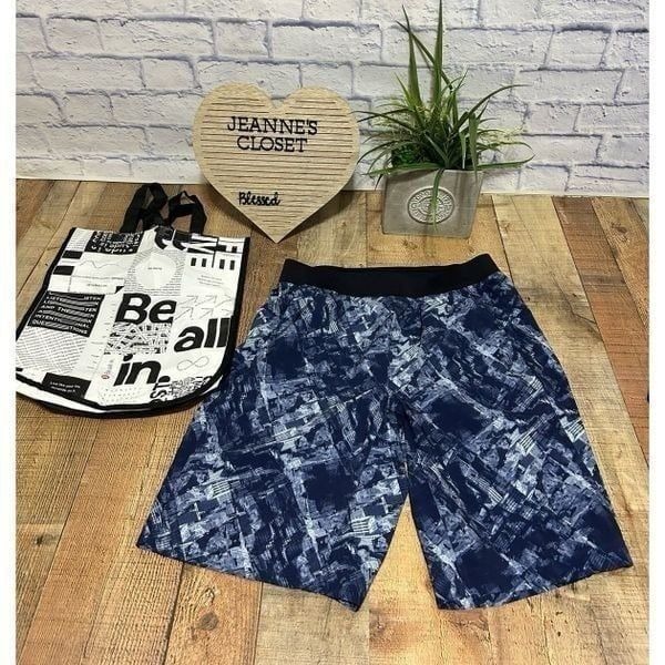 Lululemon Core Shorts Mens Size L Unlined 11” Stretch City Sights Caspian These