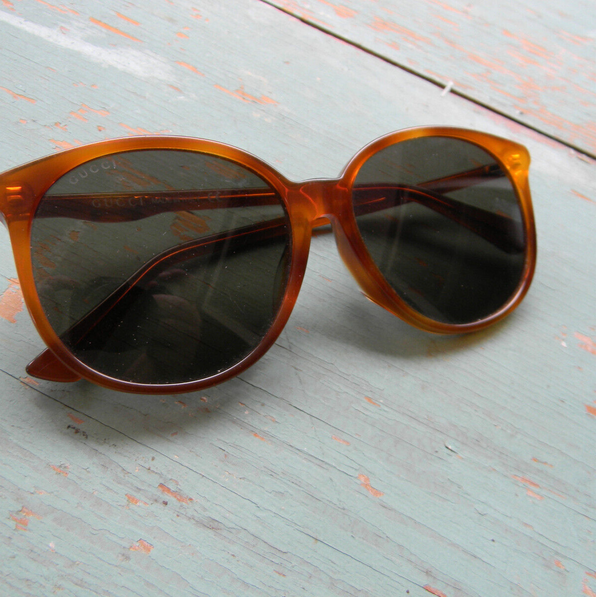 GUCCI WOMEN'S AMBER ROUND LARGE FRAME SUNGLASSES W/COACH CASE