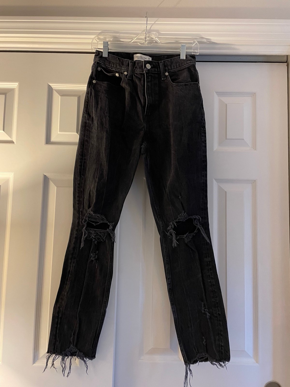 Abercrombie & Fitch Distressed/Ripped High Rise Mom Jean, Gray/Black, 26/2L, EUC