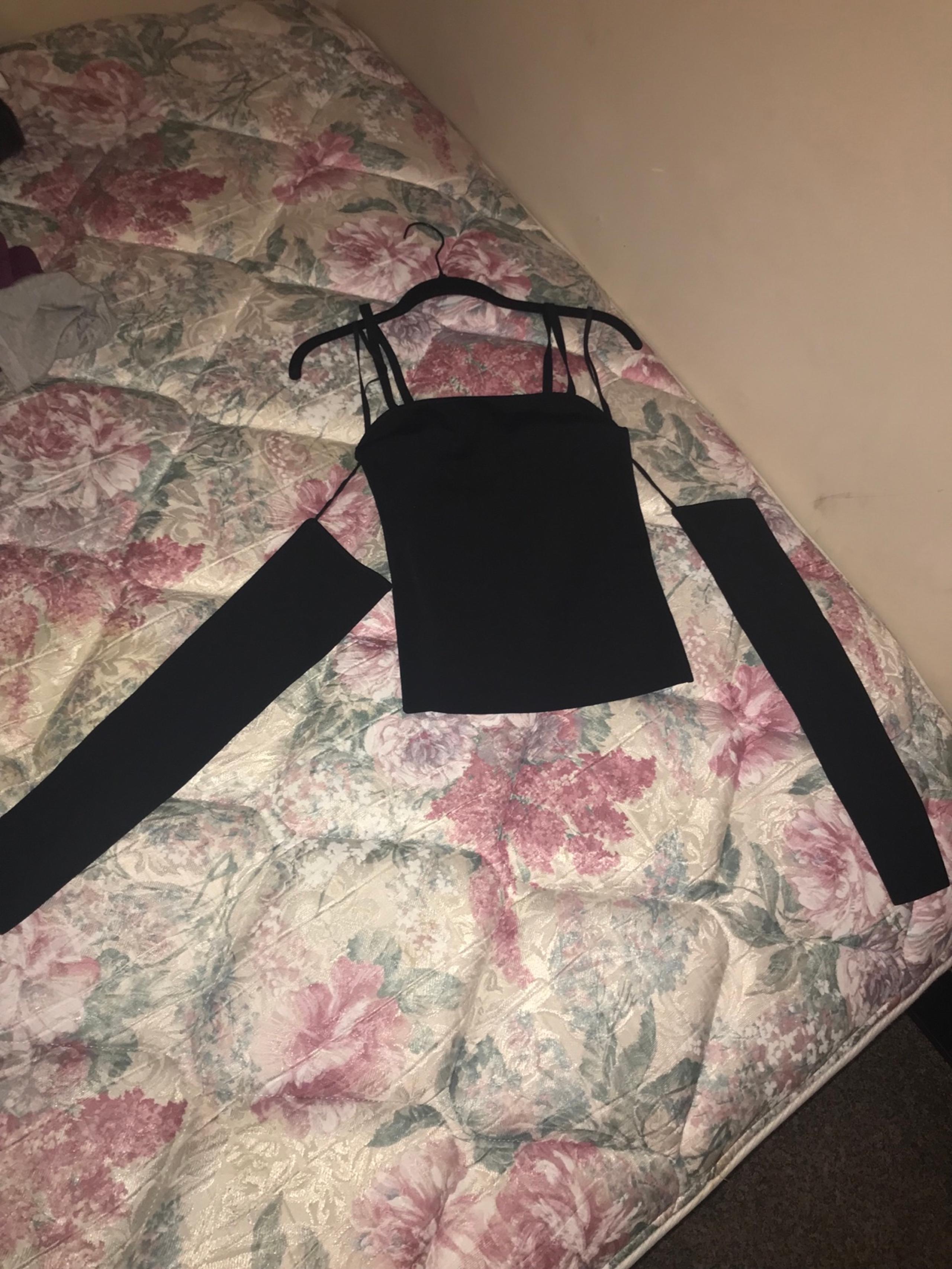 Black halter top with sleeves attached BRAND NEW size M Alice Olivia