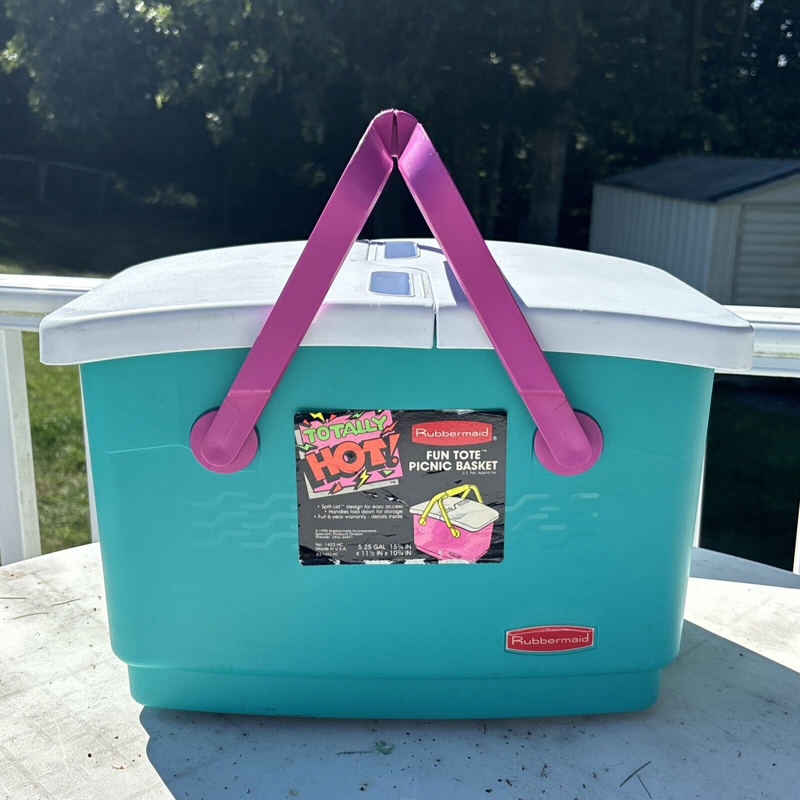 Vtg 90s Rubbermaid Fun Tote Picnic Basket Plastic Handles 1422 Teal Violet White
