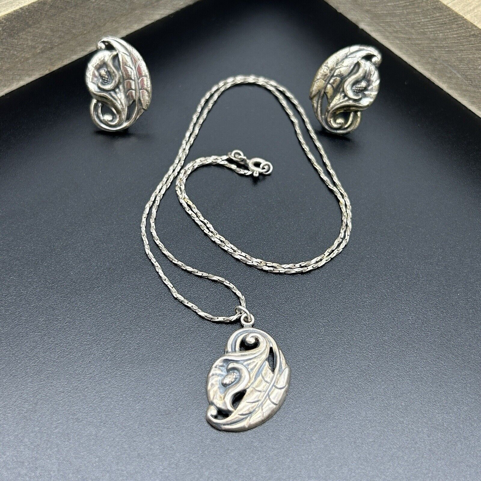 Vintage Estate 925 Sterling Silver Calla Lily Ornate Necklace & Clip on Earrings