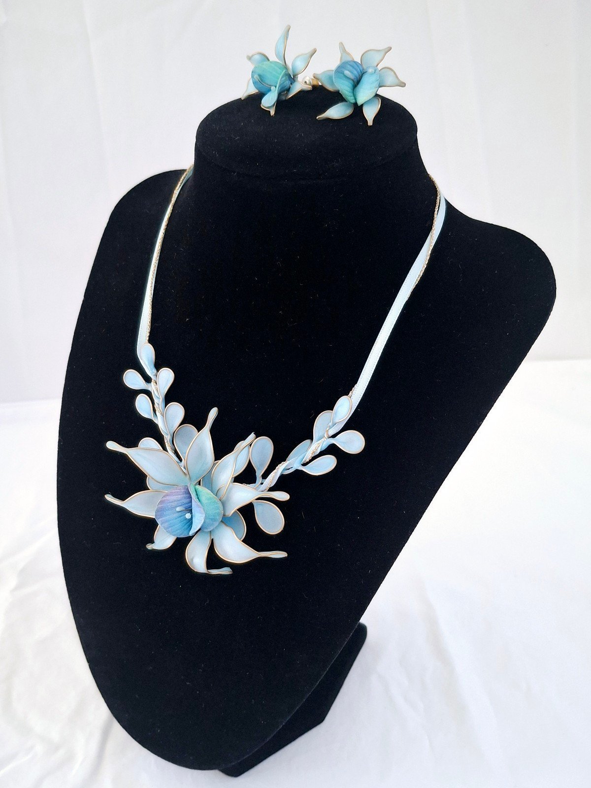 Vintage Handmade Flower Necklace & Earrings