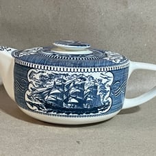 Currier and Ives Blue by Royal (mTeapot with Lid