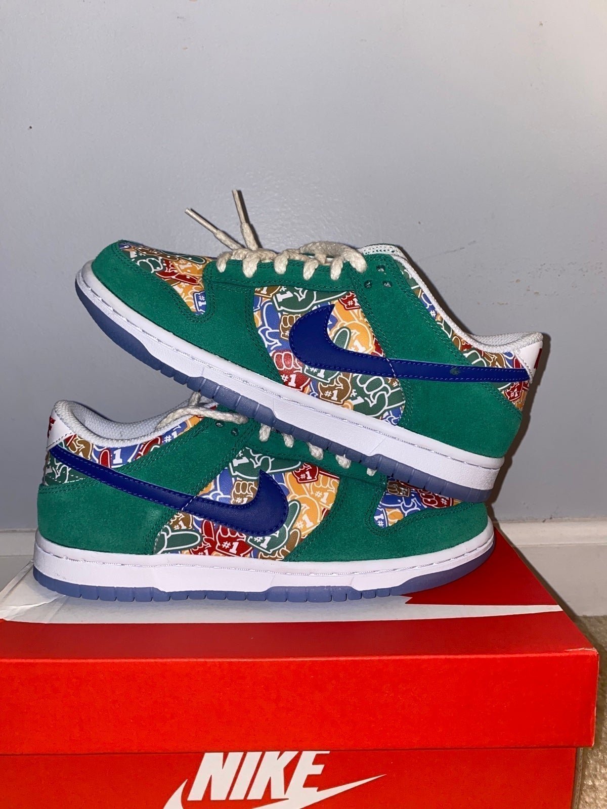 Size 4y/5.5w Nike Dunk Low “Foam Finger” Athletic Sneakers DZ5299-300 (no lid)