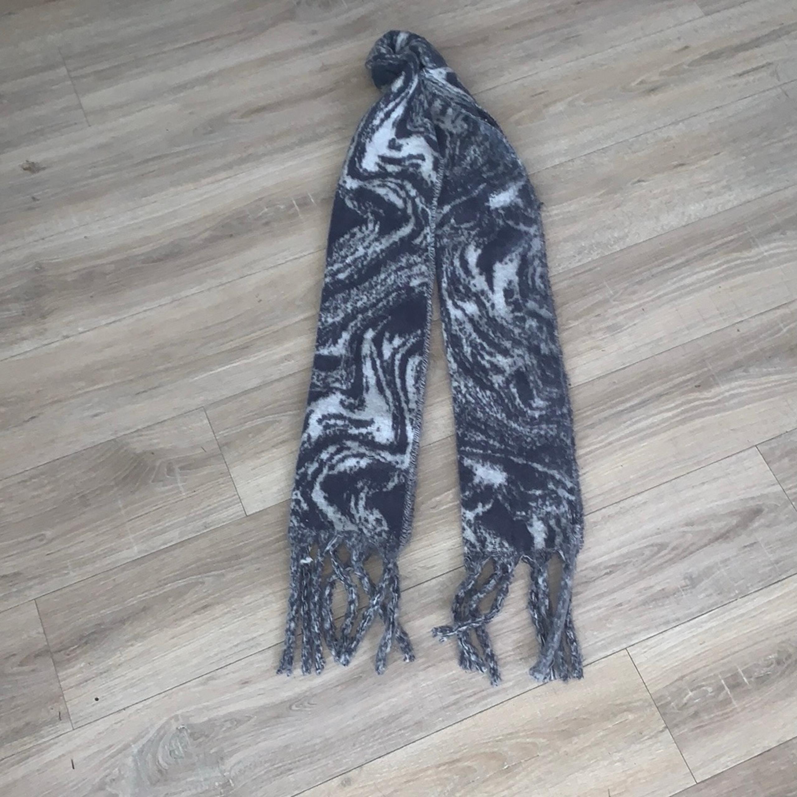 A New Day Gray and White Marble Pattern Scarf Fringe