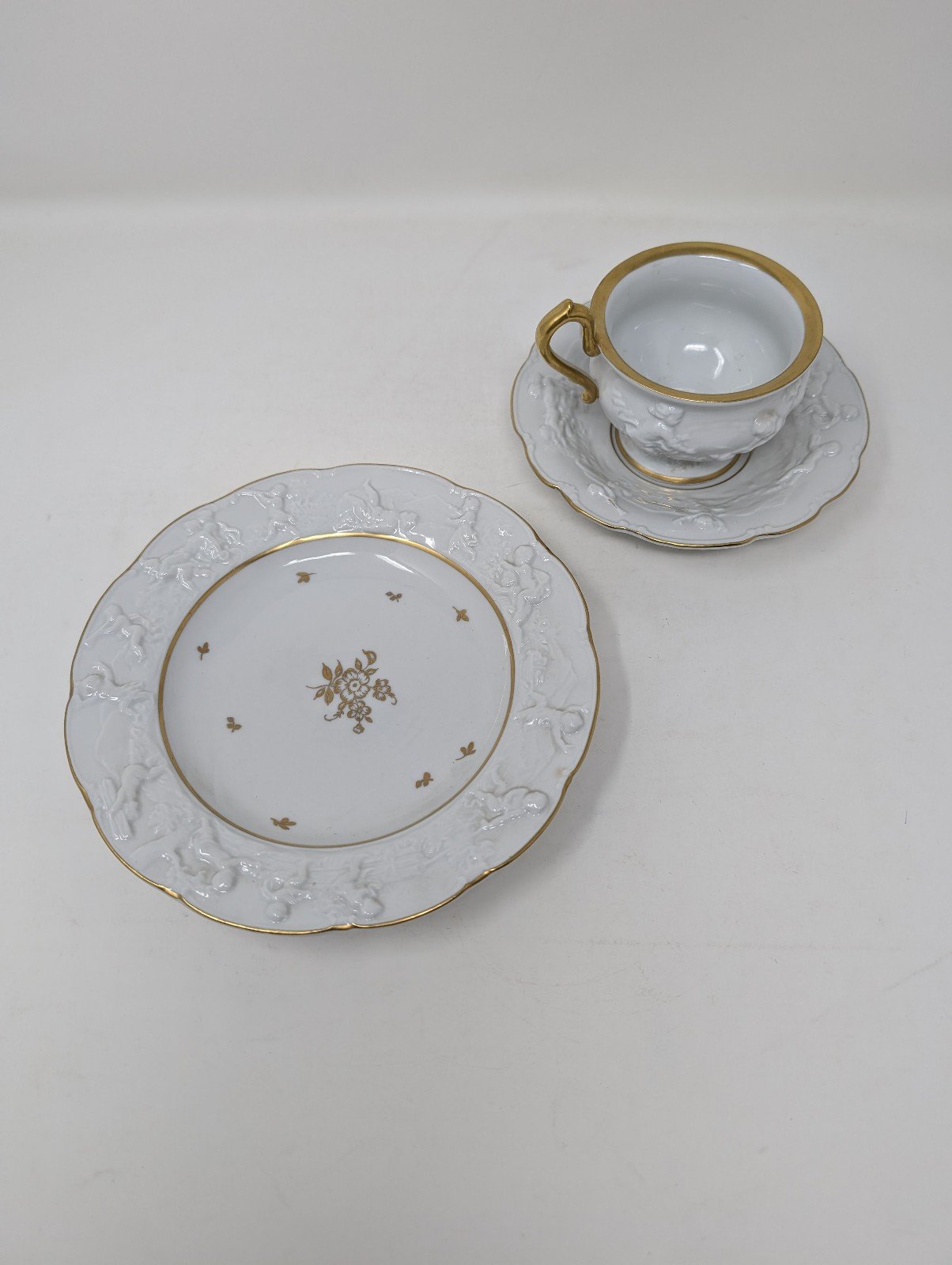 Capodimonte cherub cup and saucer and dessert plate
