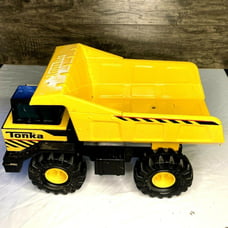 TONKA DUMP TRUCK XMB-975 T01 2012 93918 17 x 9 x 9.5