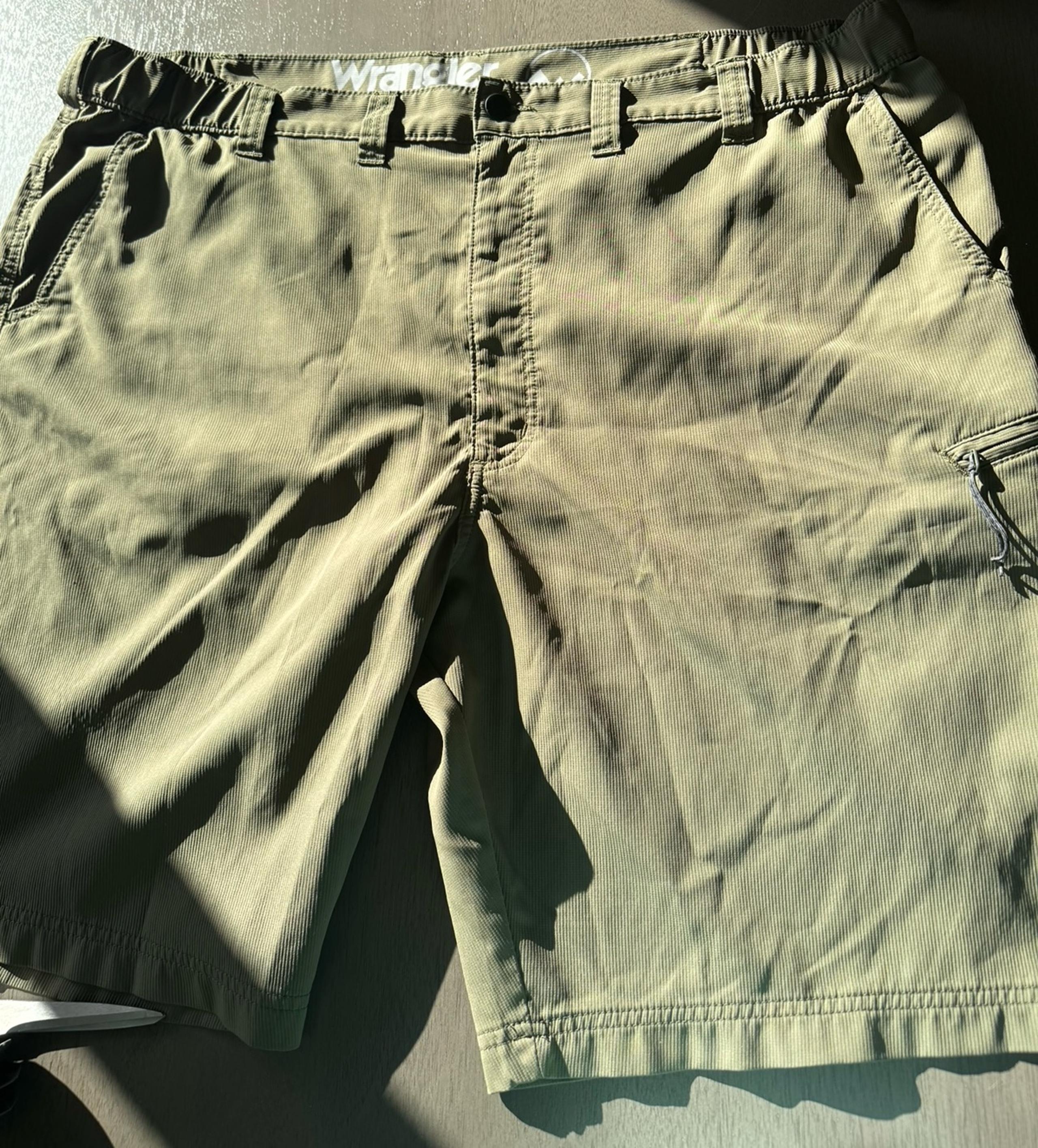 Wrangler Shorts Mens 48” Waist 9” Inseam Polyester 5 Pockets Outdoors Casual