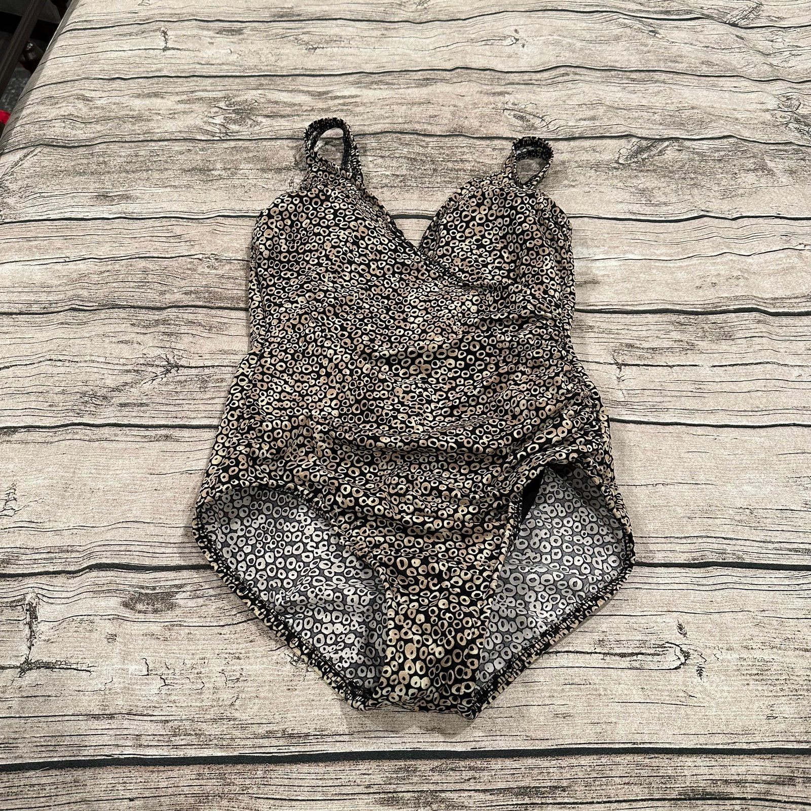 Miraclesuit Classic Faux Wrap Swimsuit in Graphic Pattern Size 6/8