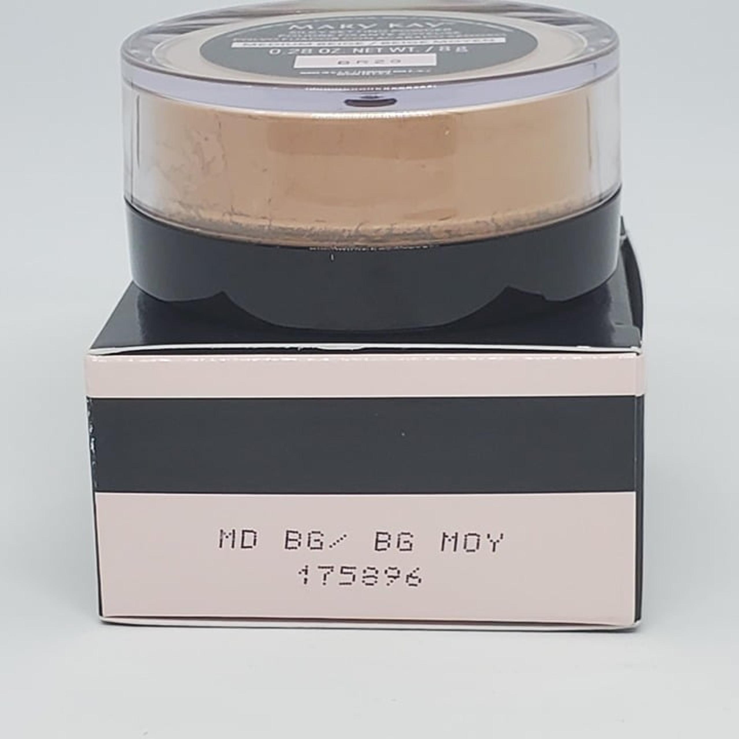 Medium Beige Silky Setting Powder - Mary Kay - NIB