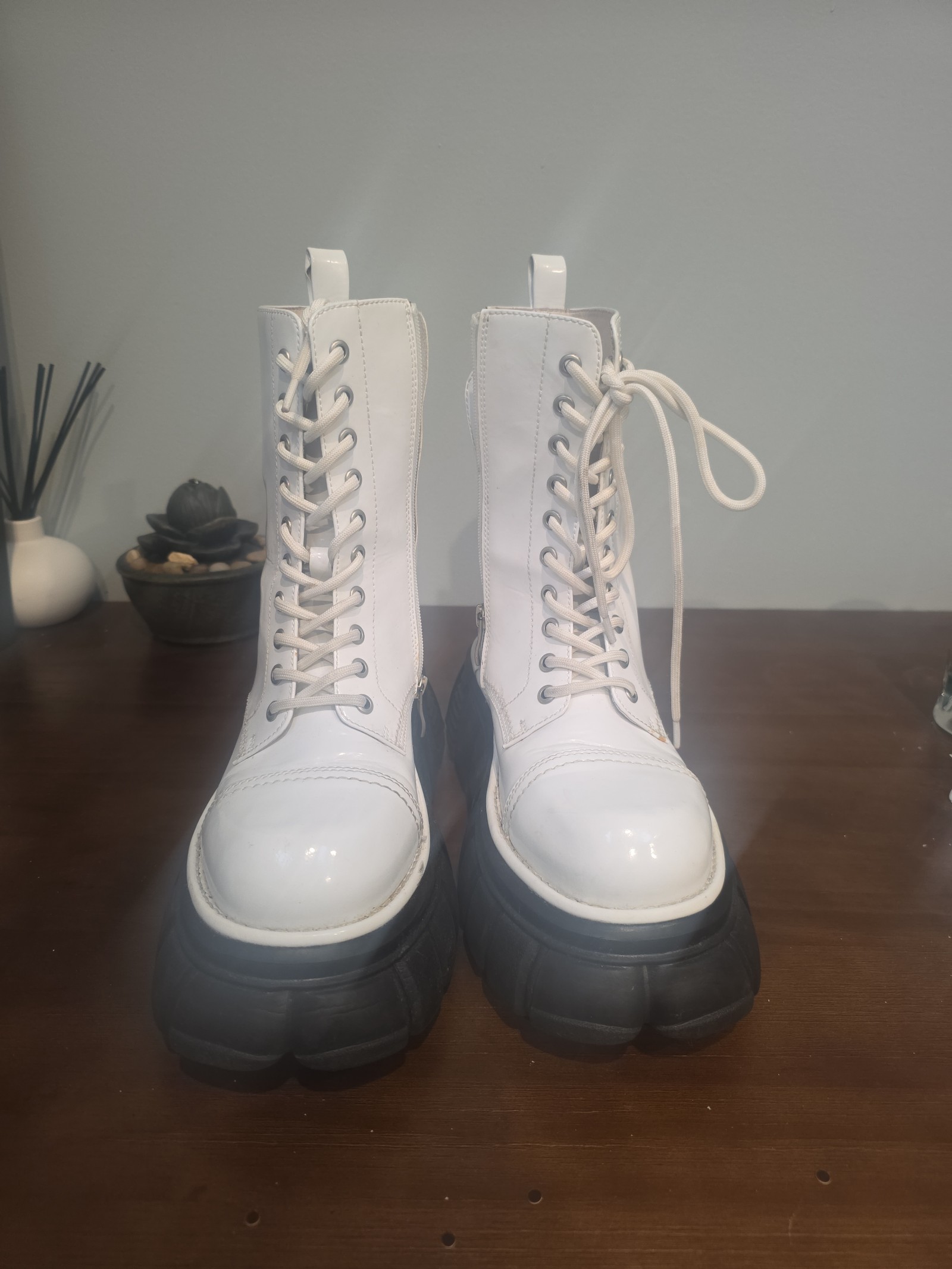 Jeffrey campbell stomp boots size 9 womsn
