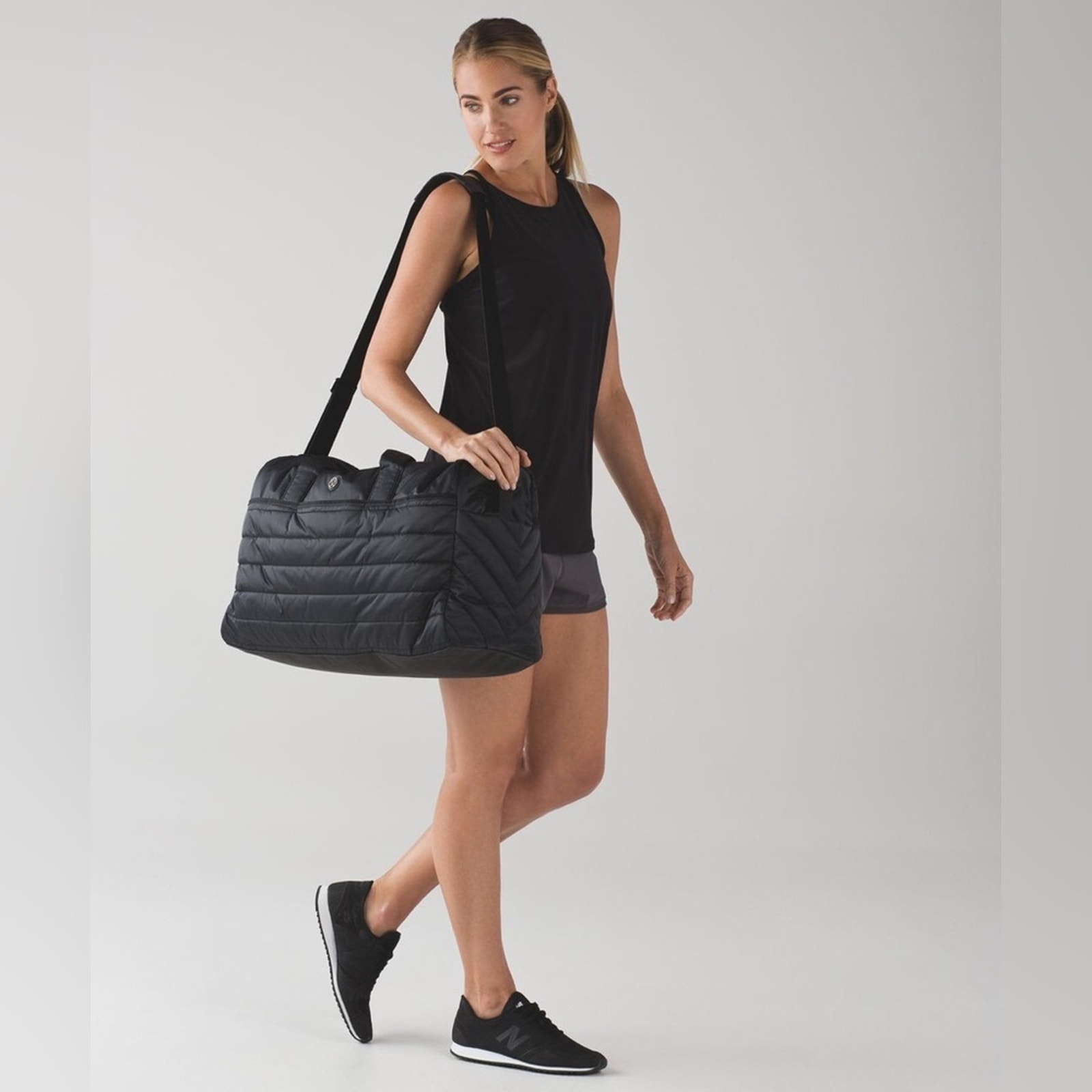 Lululemon Featherlight Singlet Mesh in Black Size 8.