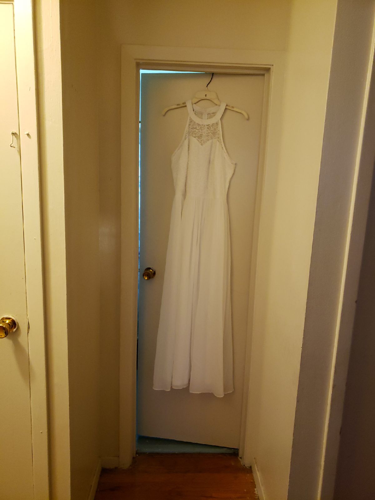 White lace long wedding dress
