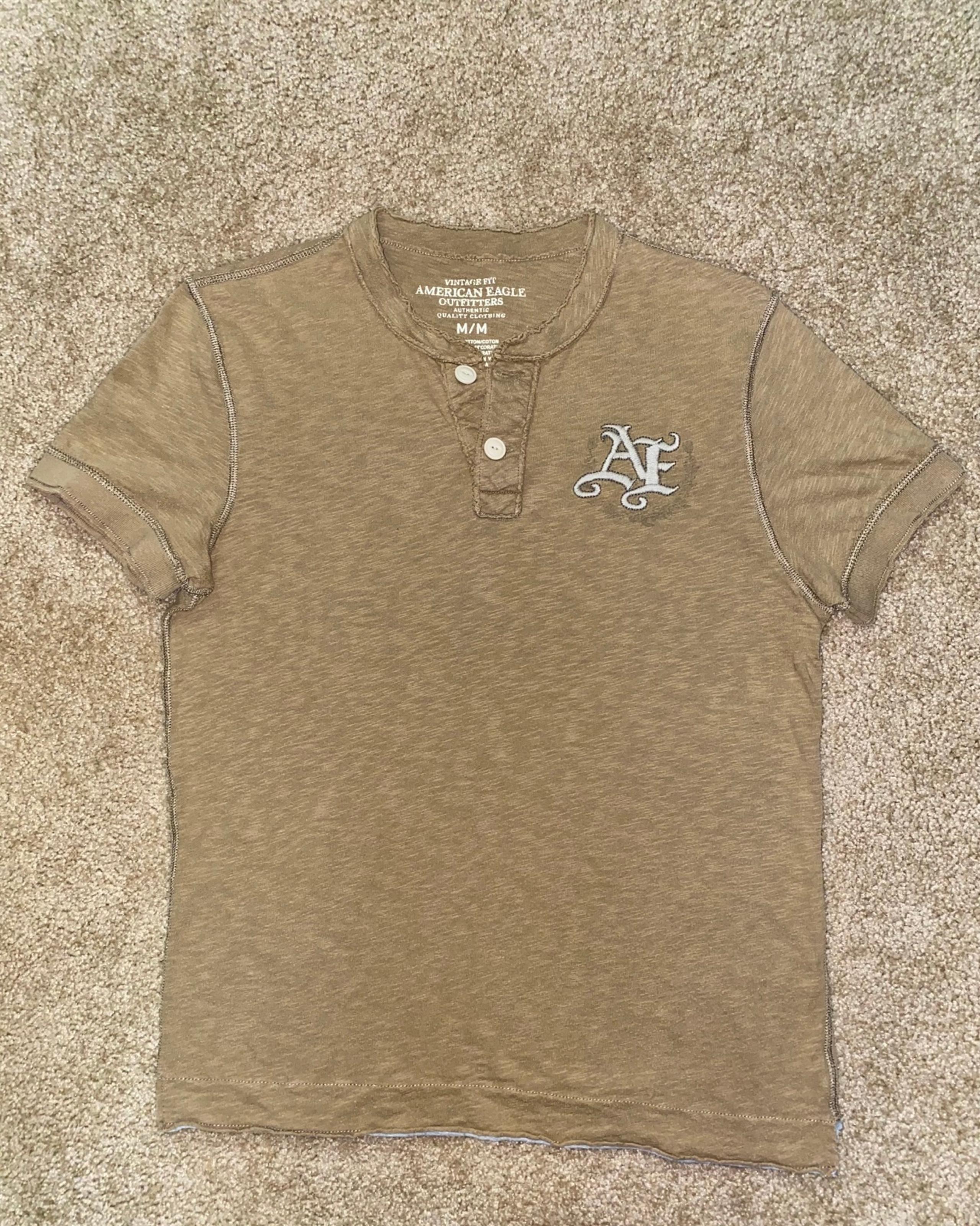 American Eagle outfitters vintage fit men’s medium short sleeve henley shirt