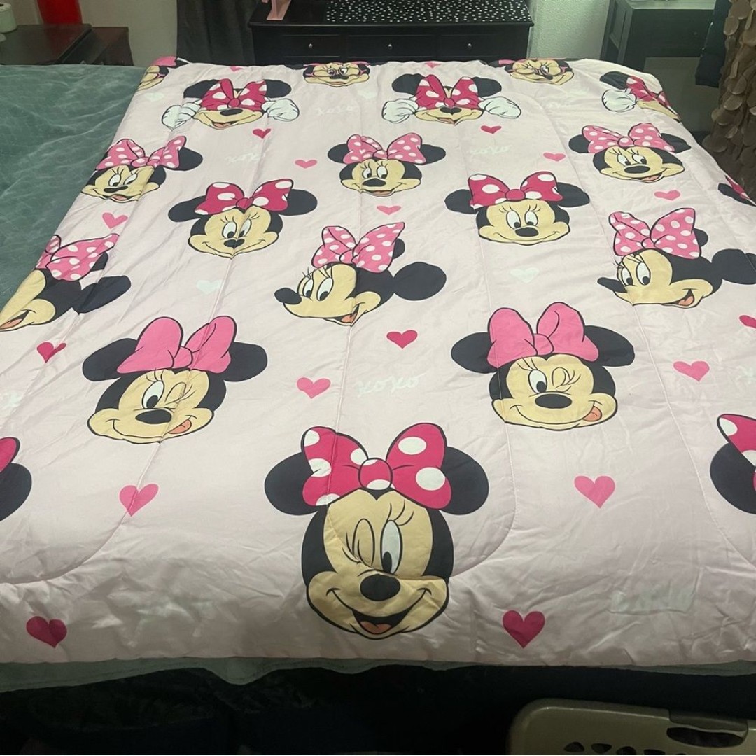 NWOT Disney Pink Comforter with Minnie Mouse Design Twin