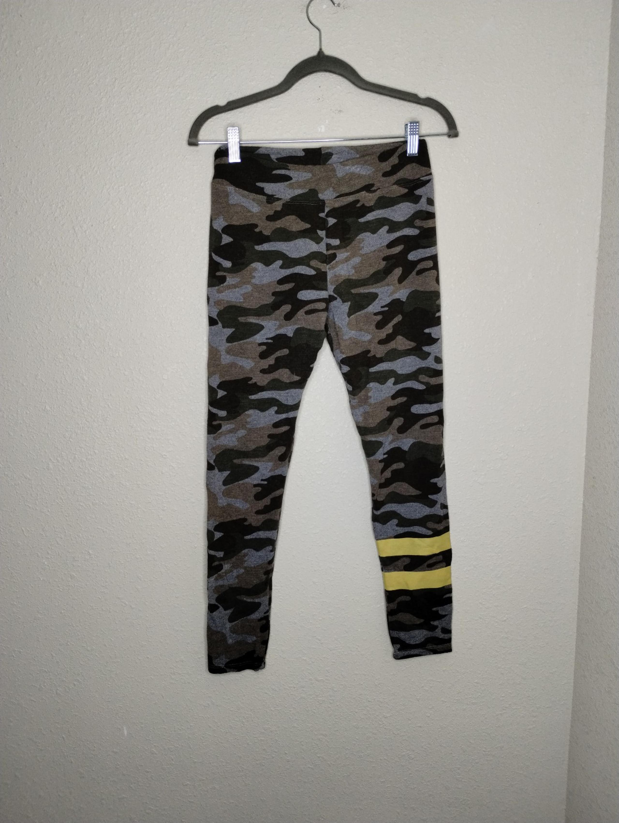 Sundry Stripes Camo Yoga Pant Size 1 / Small