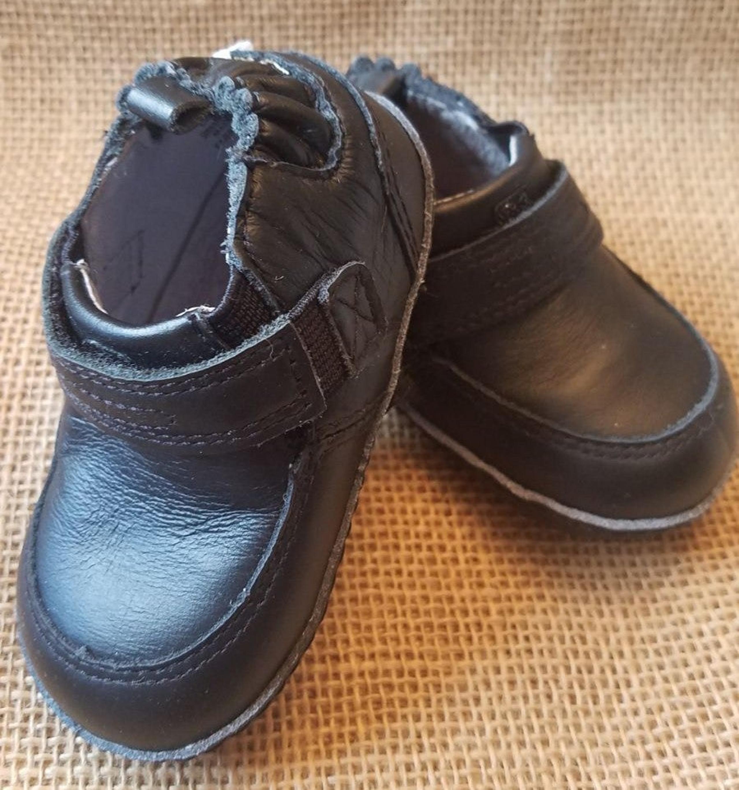 Robeez baby shoes, sz 2