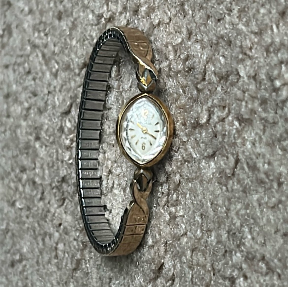 Helbros women’s vintage dainty 10k G.F bracelet watch