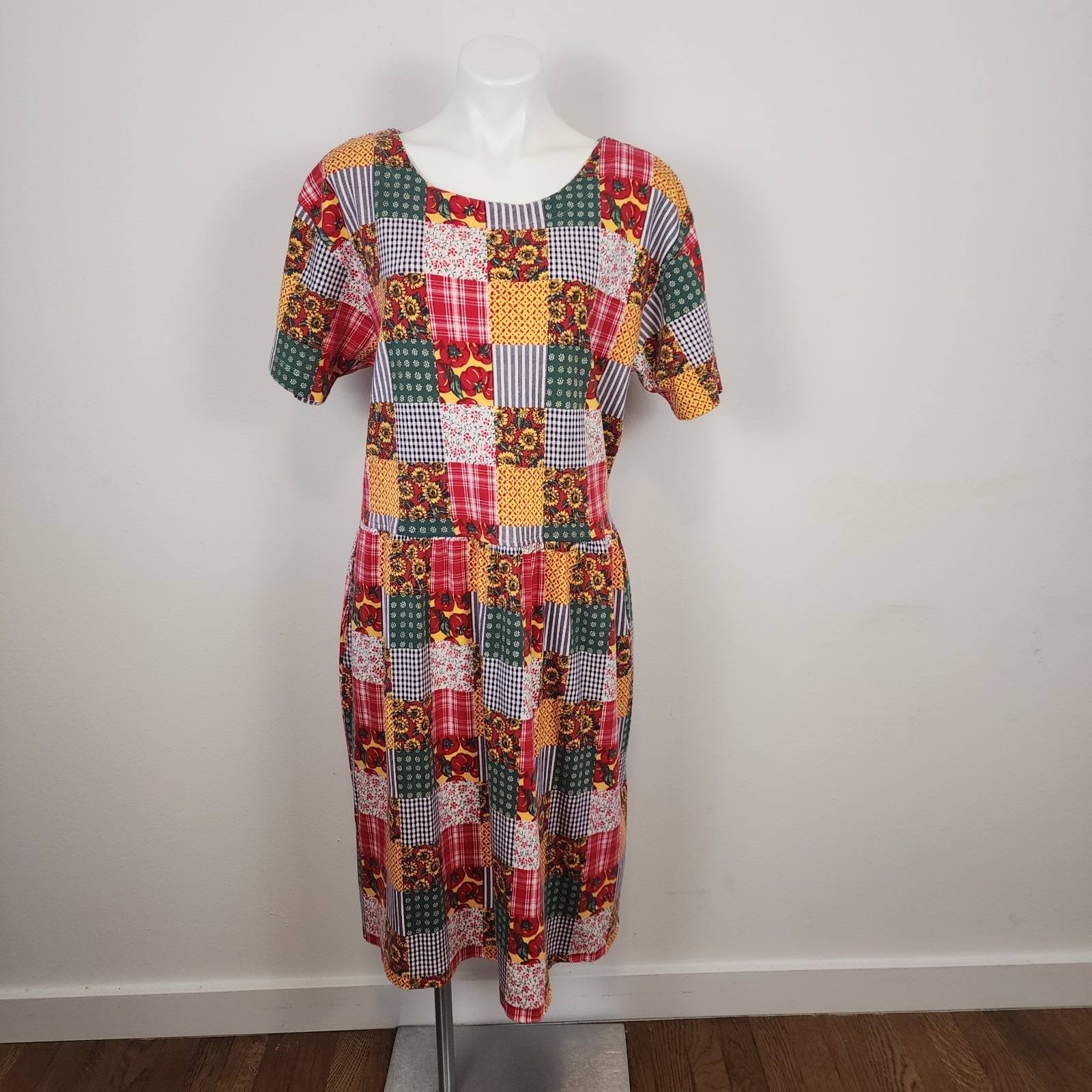 Bechamel Women's Medium Dress Pockets Red Quilt Patchwork Short Sleeve Sunflower