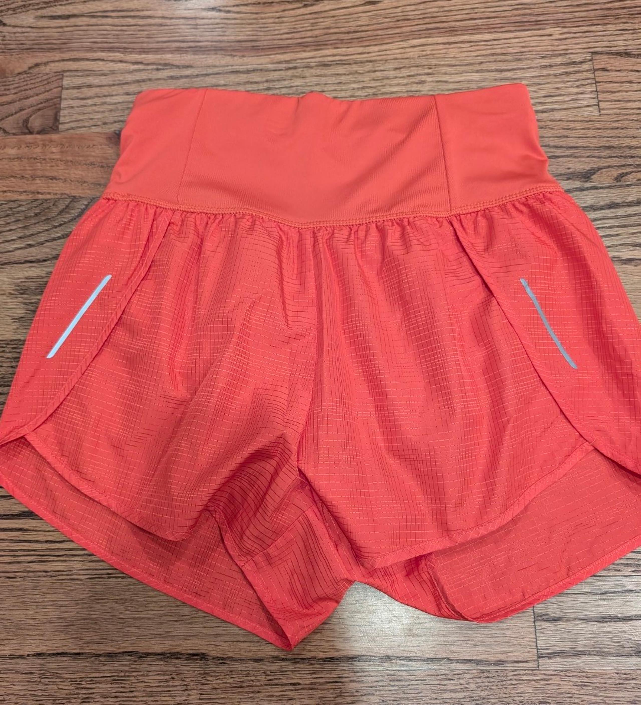 Red active shorts (XS)