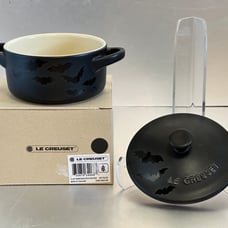 Le Creuset Stoneware Halloween Bats Round Cocotte Black Matte Set of 2 NEW NIB