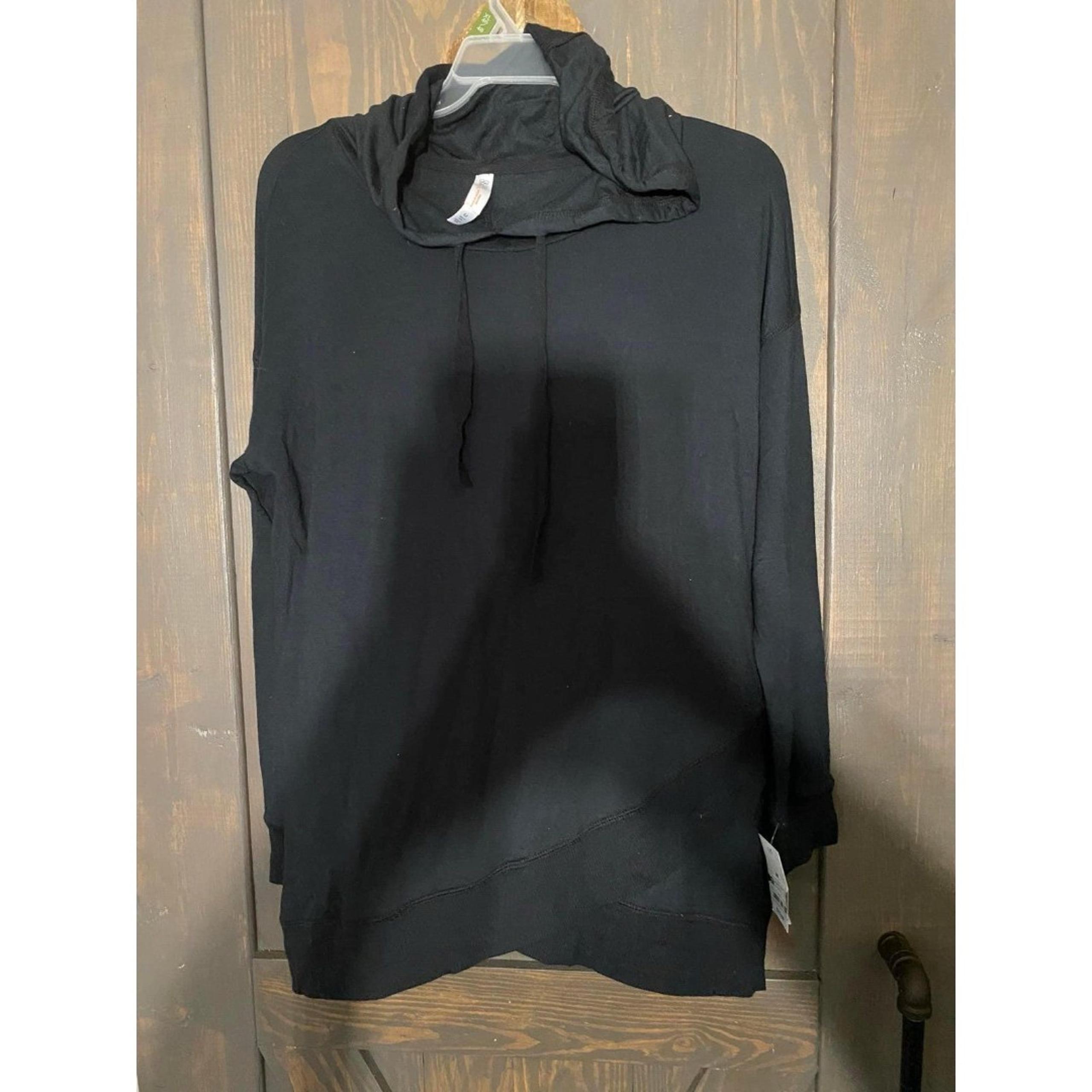 NWT WOMENS HOODED TOP SZ MEDIUM