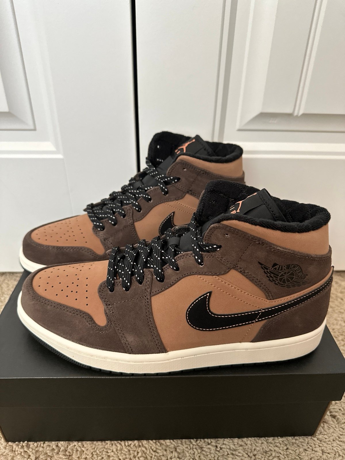 Air Jordan 1 Mid SE 'Dark Chocolate'