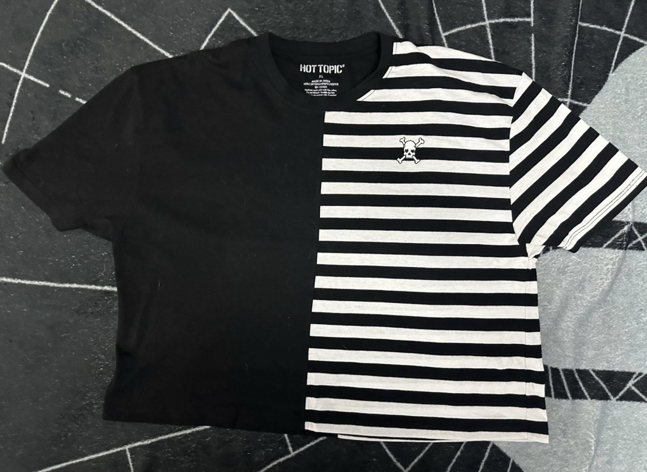 Hot Topic Crop T-Shirt Sz XL White Black Stripes Baby Tee Gothic Casual