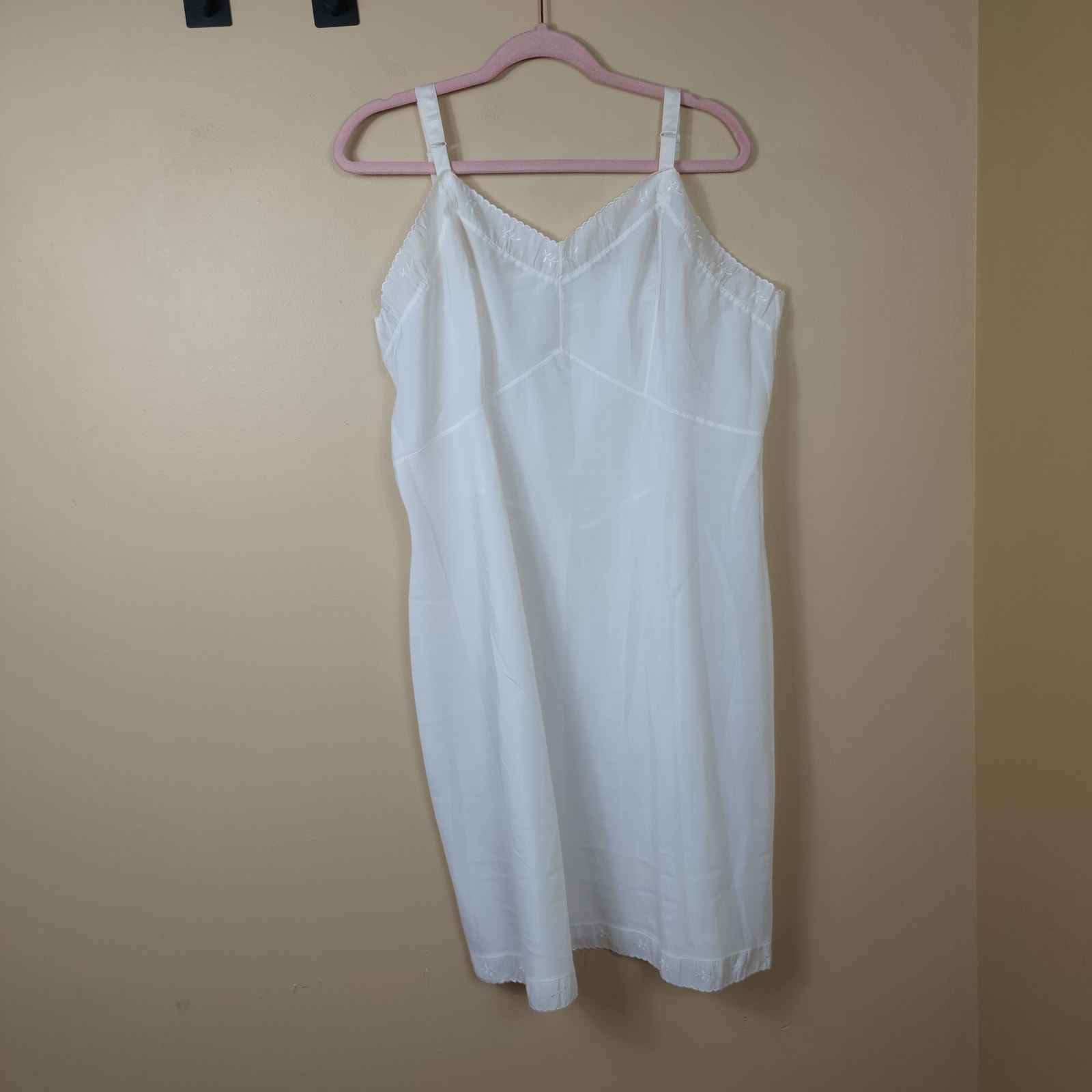 Vintage Dutchmaid Cream Scalloped Embroidered Slip Dress Size 44