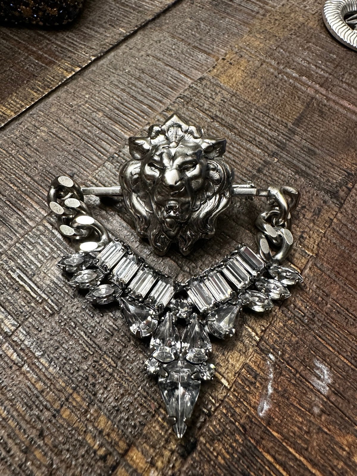 SOLD - DYLANLEX - Lion head brooch