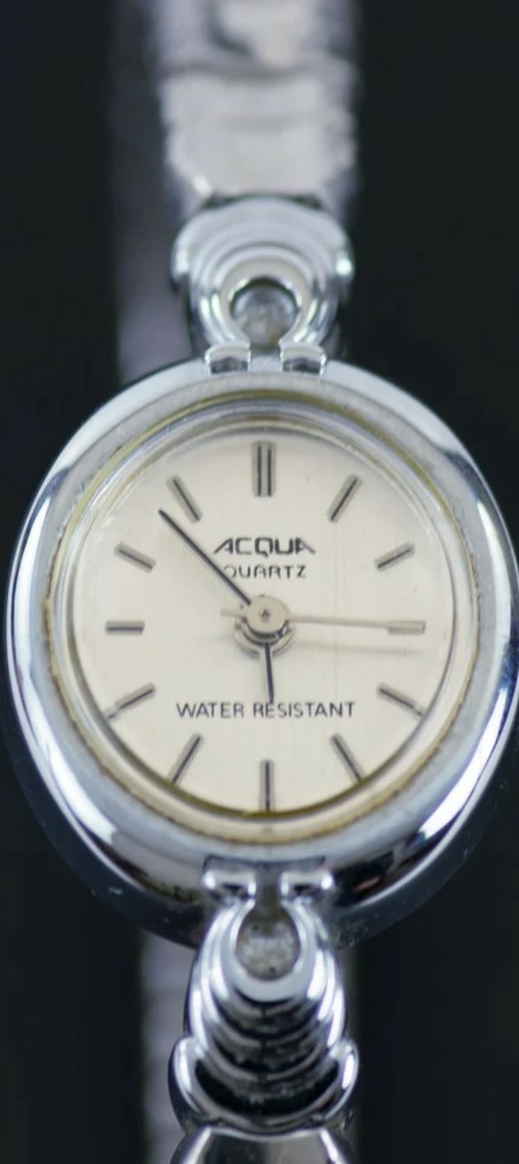 Vintage Acqua Quartz Ladies Watch – Elegant & Timeless Design