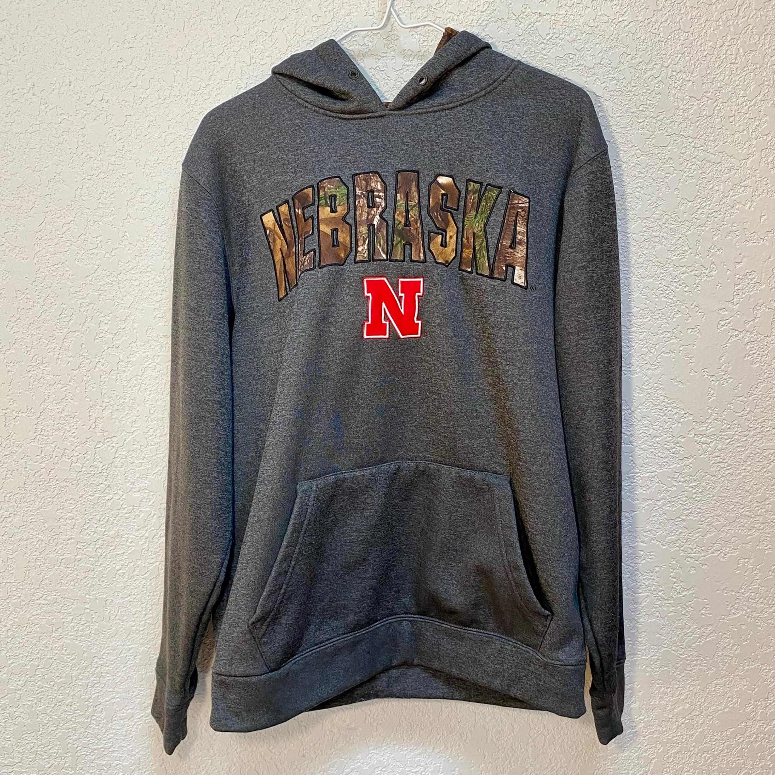 Nebraska Cornhuskers Hoodie Men’s M Grey Camo Camouflage Pullover Sweatshirt