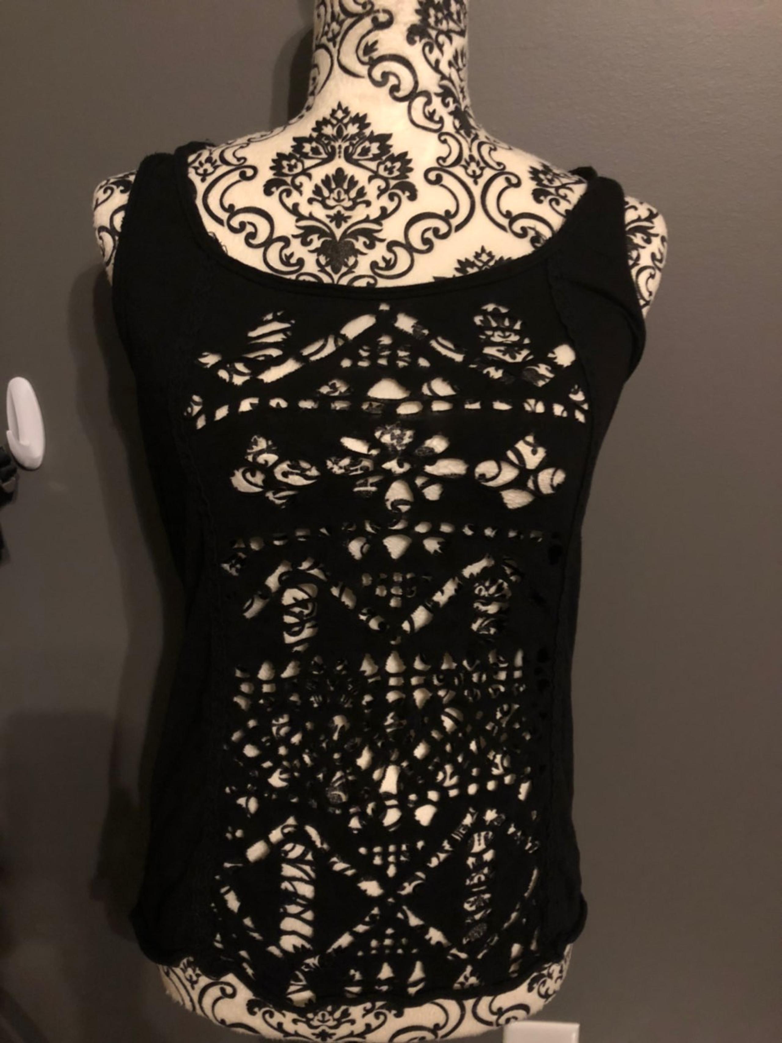 Maurices small crochet tank top