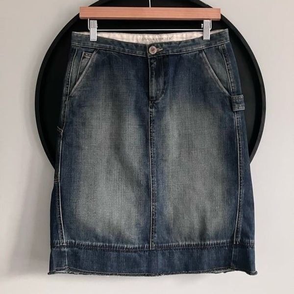 BANANA REPUBLIC Dark Wash Denim Skirt Size 6