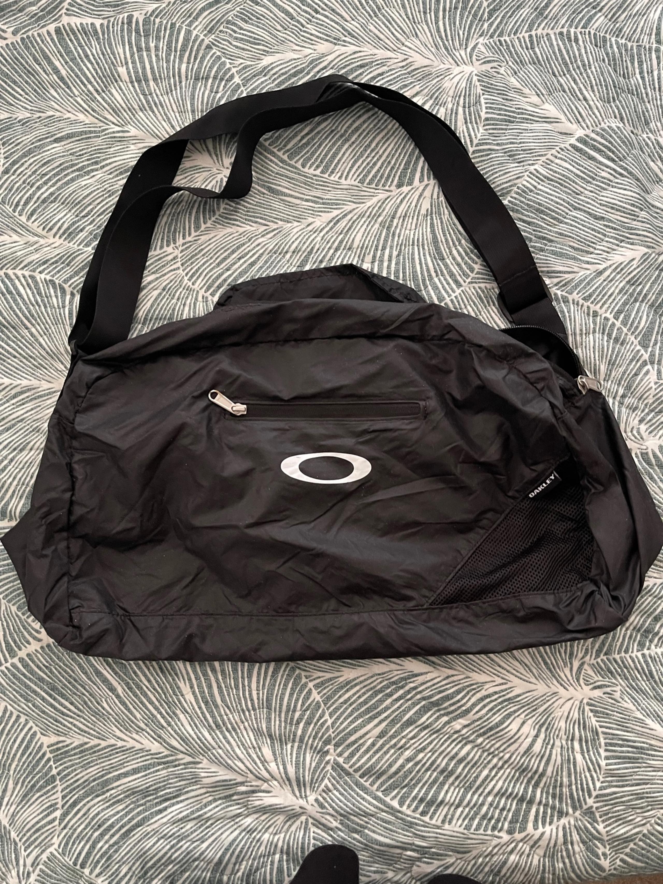 Oakley lightweight duffle bag