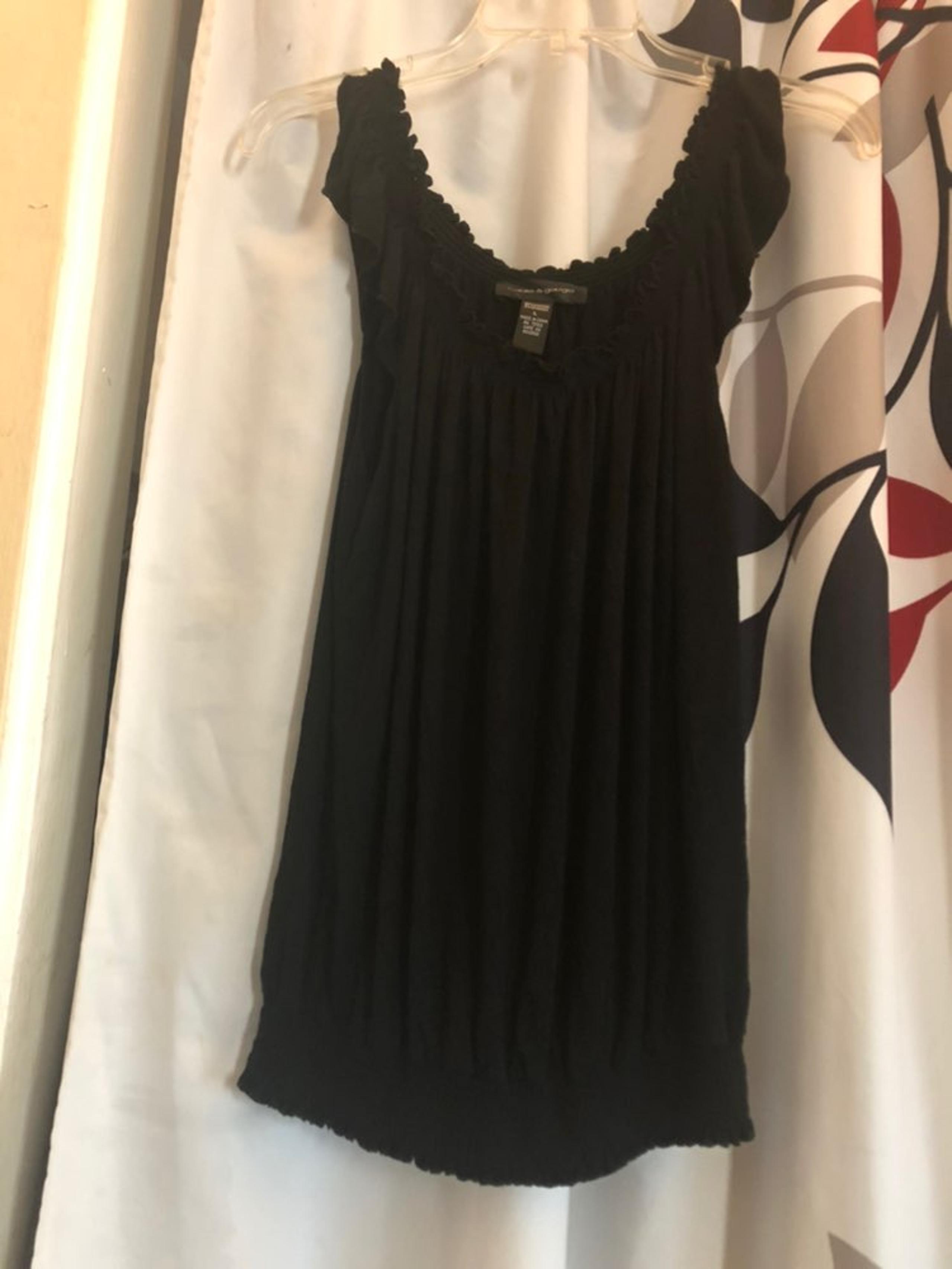 Women sleeveless black blouse