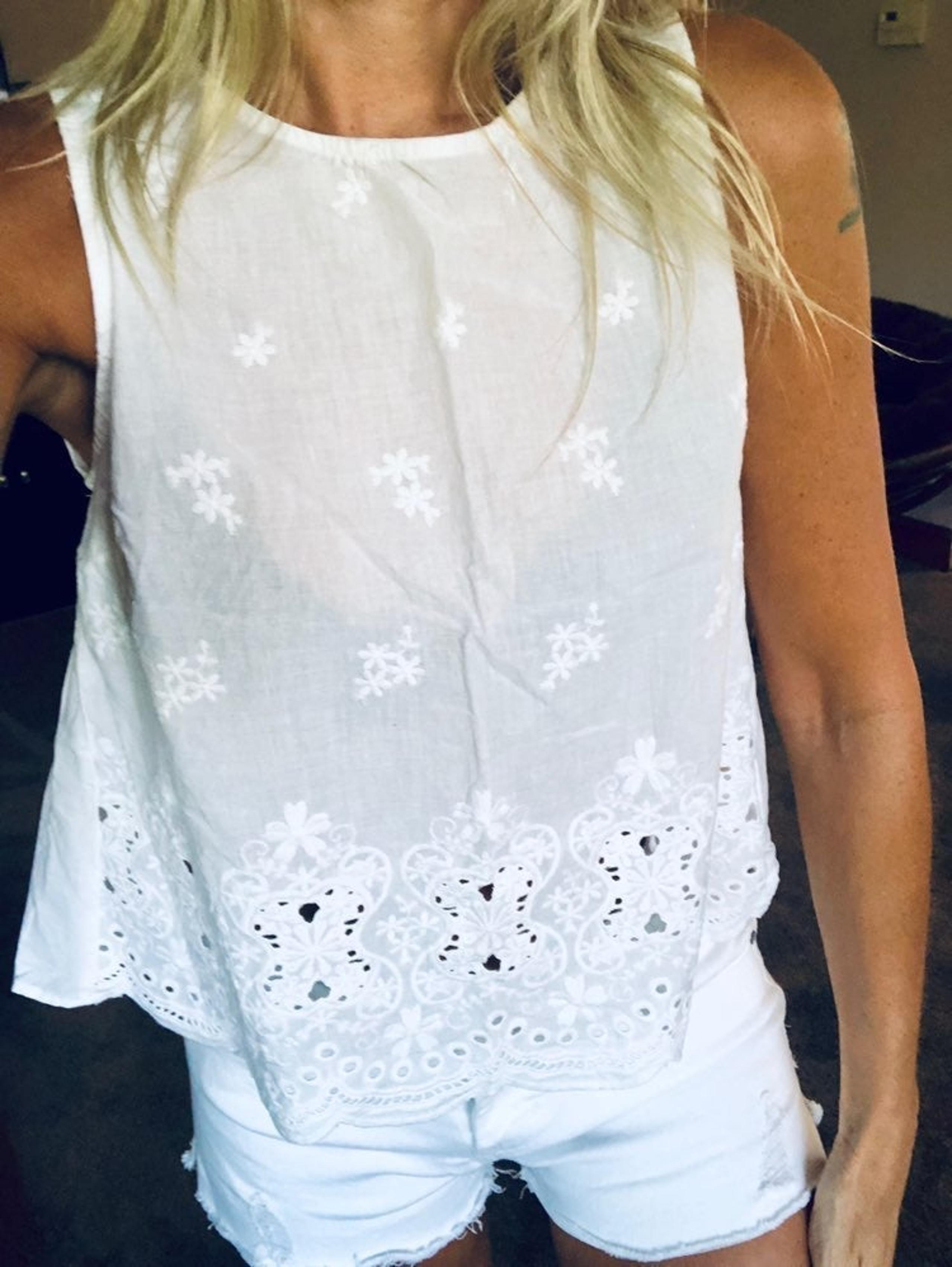 Eyelet  Crop