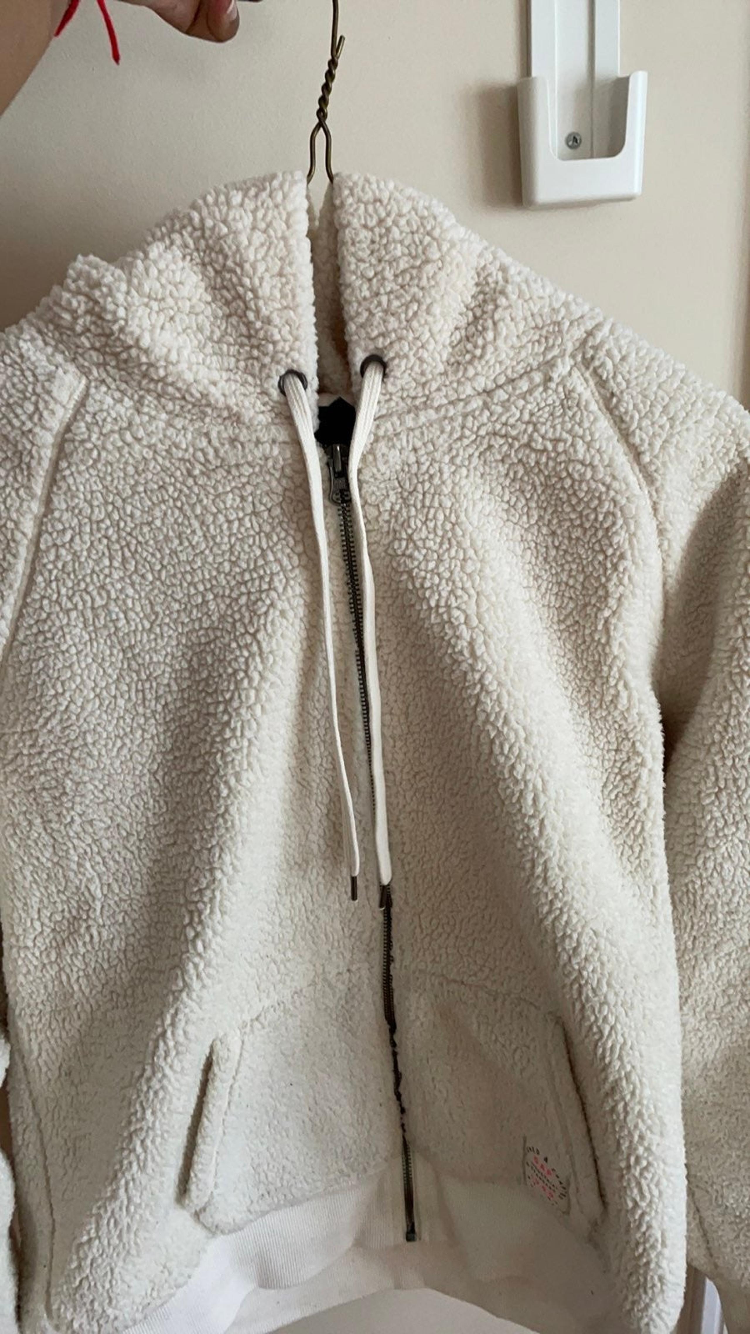 Gap sweater